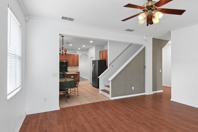 Building Photo - 3 bedroom, 3 bath with flex space  in Wint...