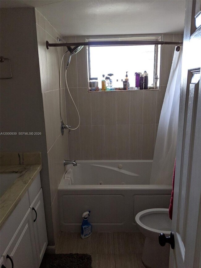 Building Photo - 1660 NE 191st St