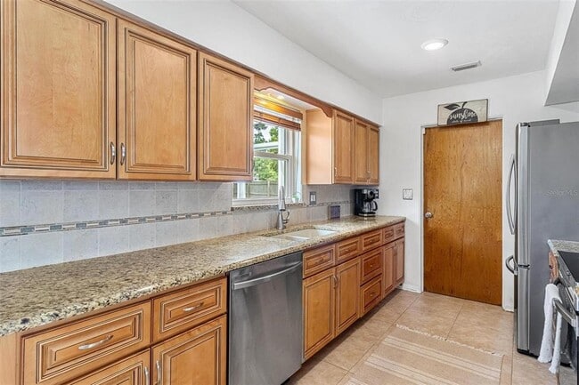 Building Photo - 6190 36th Ave N