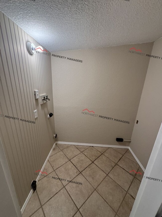 Building Photo - STATUS: *RENTED*  - R100  $2295