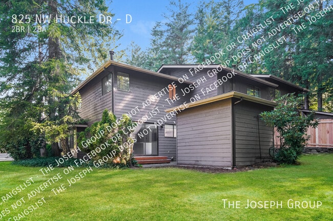 Building Photo - 825 NW Huckle Dr