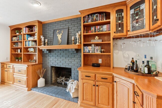 Building Photo - 521 Thornberry Dr