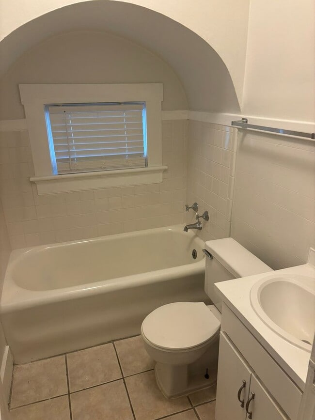 Building Photo - 1821 17th Ave