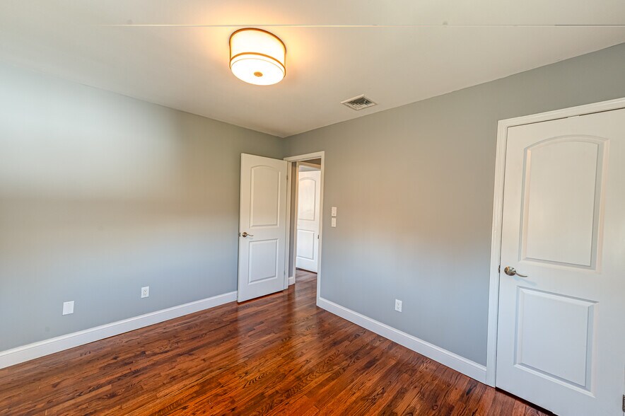 Building Photo - 2002 City Ave