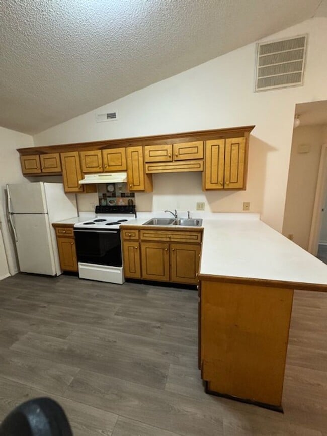 Building Photo - 310 Park Ave