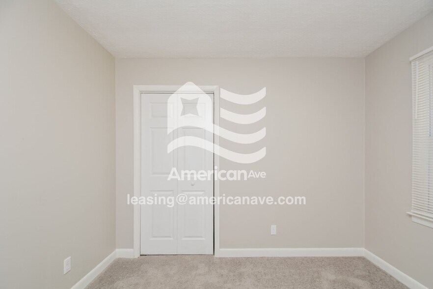 Building Photo - 185 Sandclay Dr