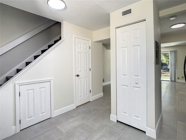 Building Photo - 9027 Pebble Creek Dr
