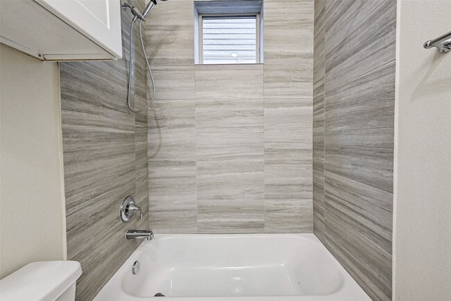 Building Photo - 2113 Naomi St