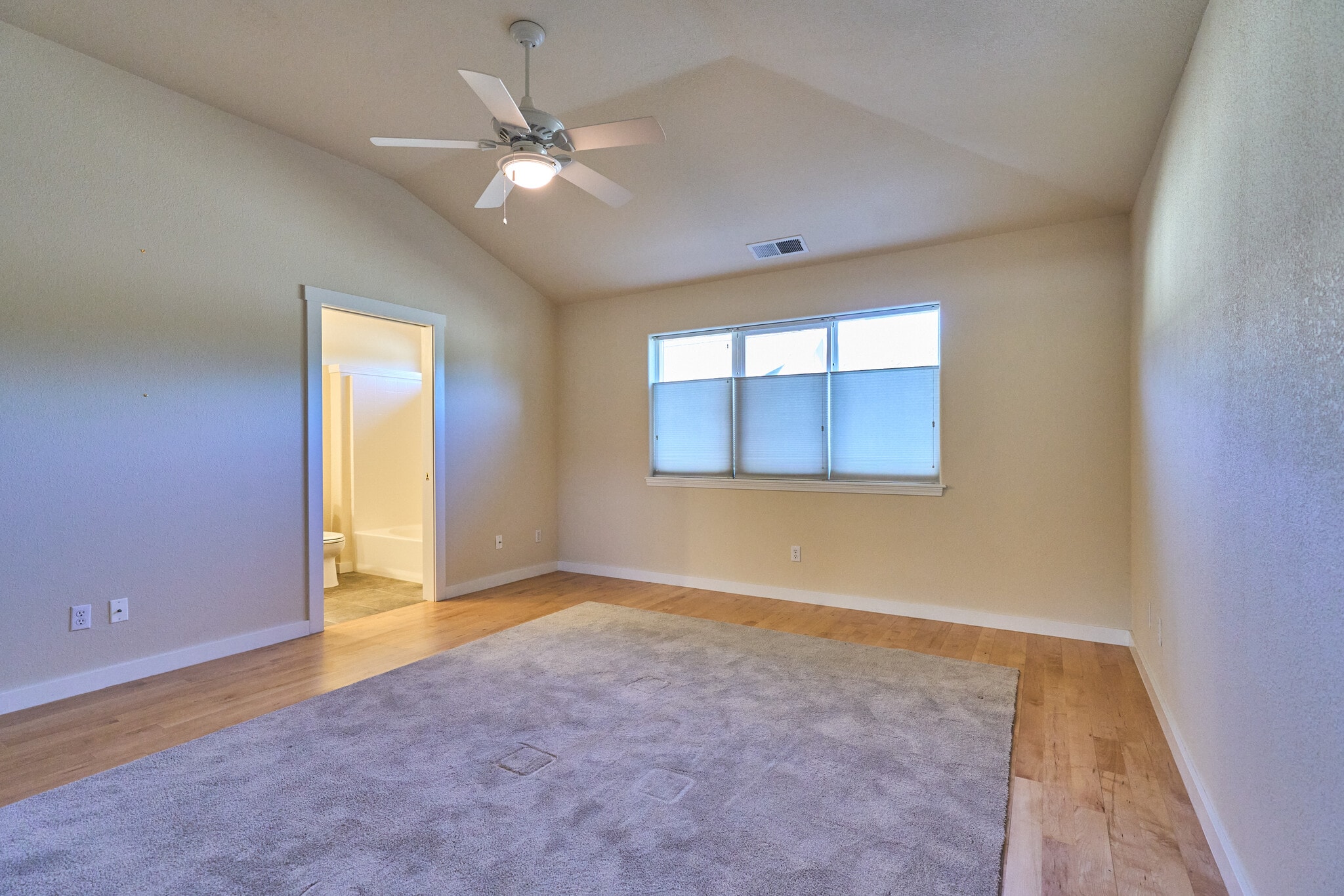 Primary bedroom - 973 B St