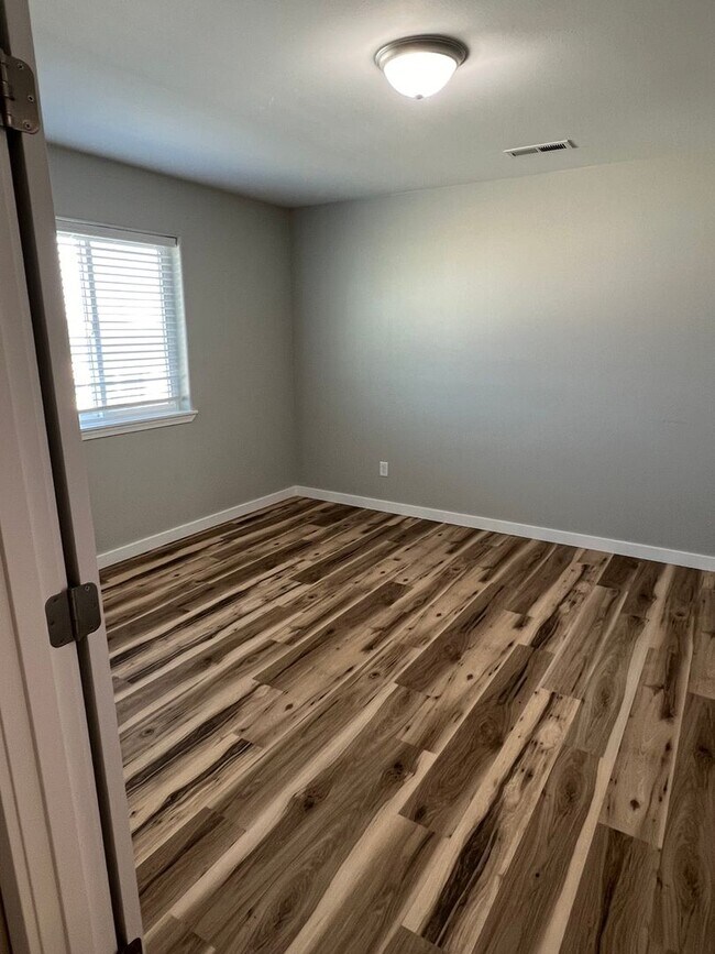 Building Photo - New Duplex fro Rent