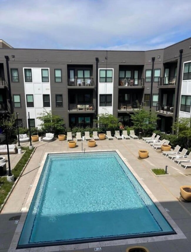 Building Photo - 6633 Dale Dr