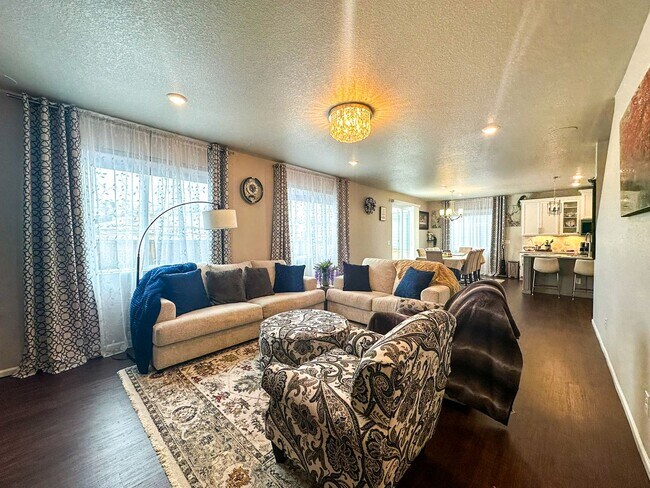 Building Photo - Meadowlark serene 4bd retreat