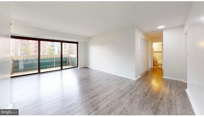 Building Photo - 6145 Leesburg Pike