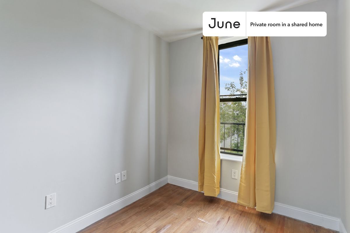 Building Photo - Private bedroom in 4 bed/1 bath Home
