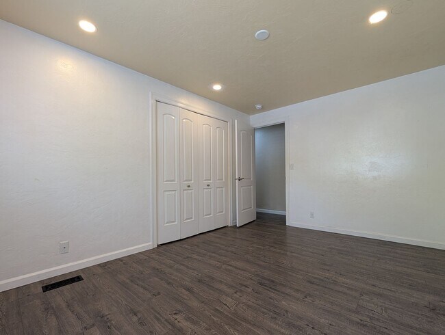Building Photo - Updated 3-Bedroom, 2.5-Bath Home ~ Solid Surface Flooring and Spacious Kitchen!