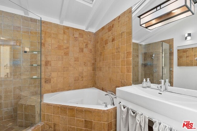 Building Photo - 112 Fleet St