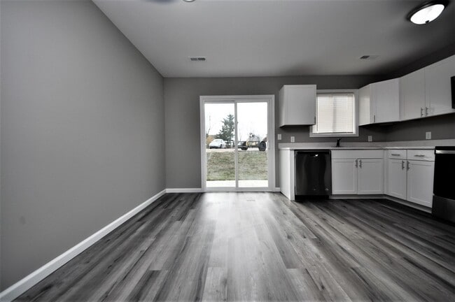 Building Photo - 210 Arlington Way