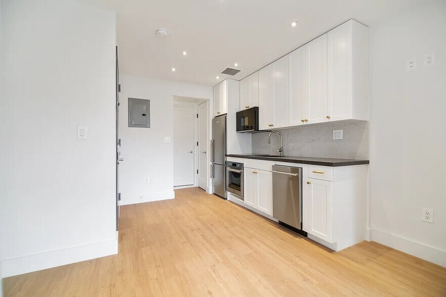 Building Photo - 153 Rivington St
