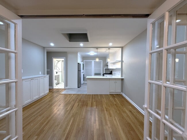 Building Photo - 100-03 Ascan Ave