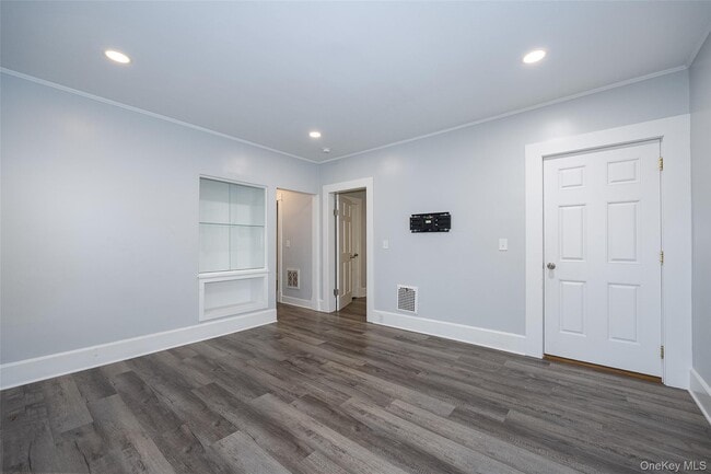 Building Photo - 5 Orchard Pl