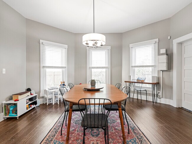 Building Photo - 622 N Hamilton Ave