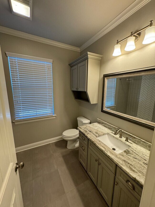 Building Photo - Gated Community close to Barksdale Air Force Base...