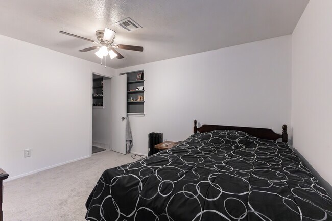 Building Photo - 617 Wisteria Rd