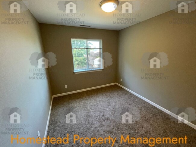 Building Photo - 1410-1412 Marigold Dr