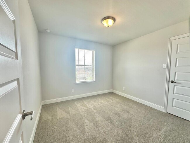 Building Photo - 452 Long Beach Bay Dr