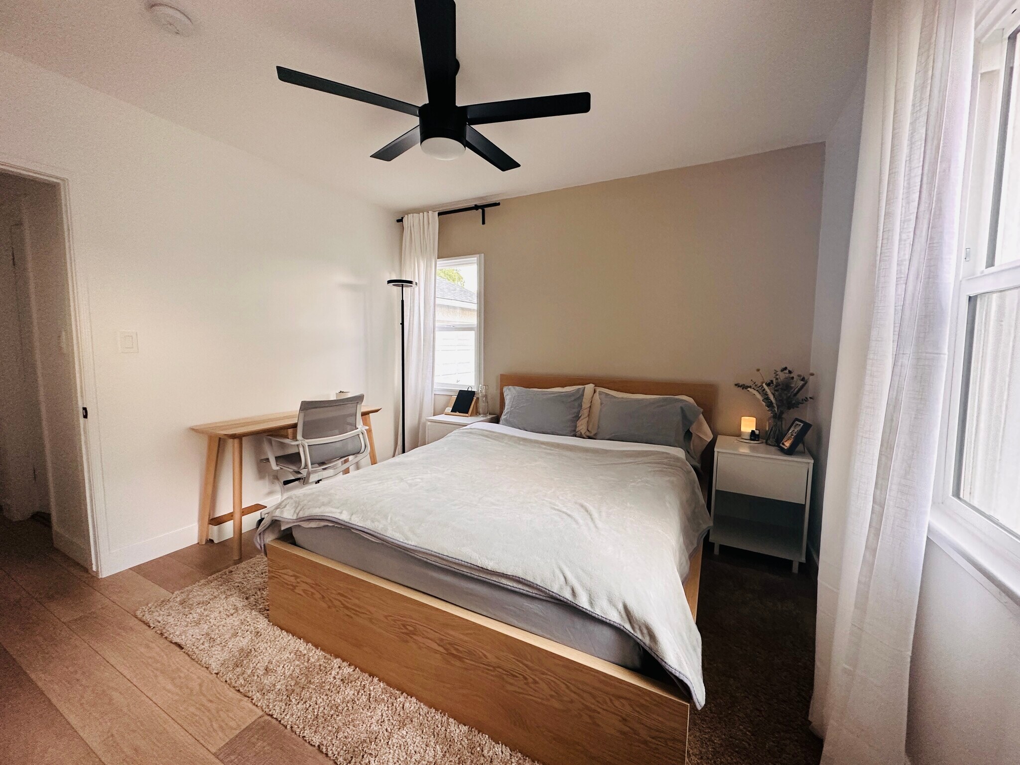 Building Photo - 2460 Glenrose Ave