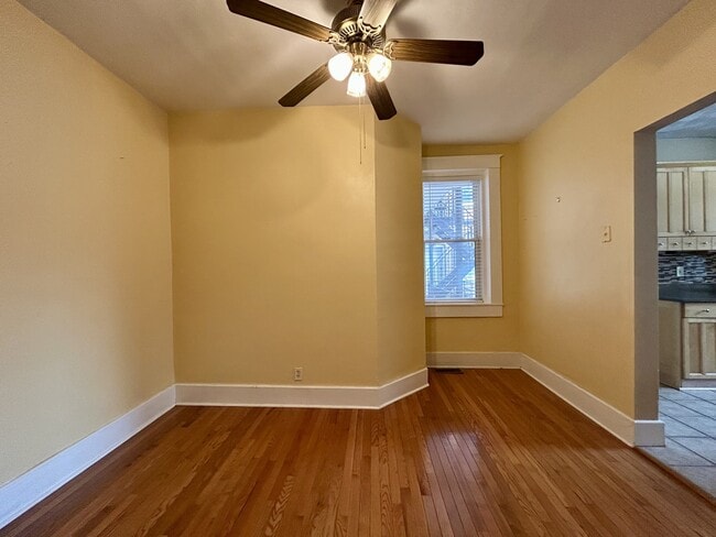 Building Photo - 3020 Colonial Ave