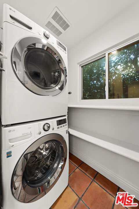 Building Photo - 2624 S Palm Grove Ave