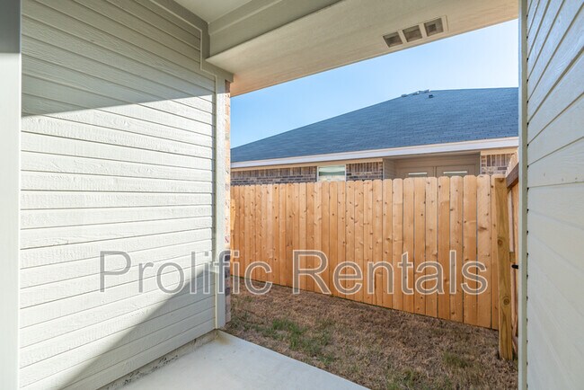 Building Photo - 107 Lost Trl