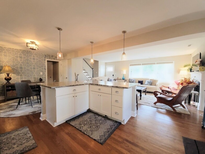 Kitchen Island Main floor - 9605 Singleton Dr