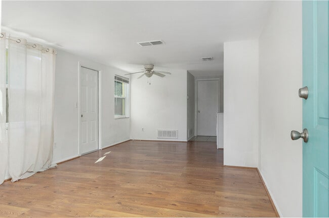 Building Photo - 617 Lyndhurst St