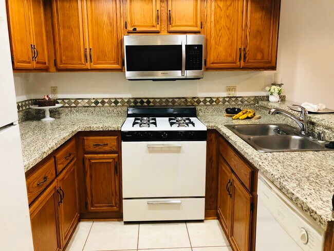 Fully Equipped Kitchen - 645 Chestnut Ave