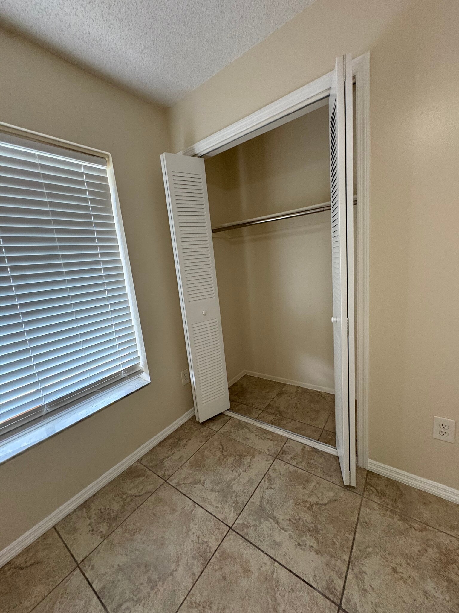 Bedroom 3 Closet - 914 Osceola Trl