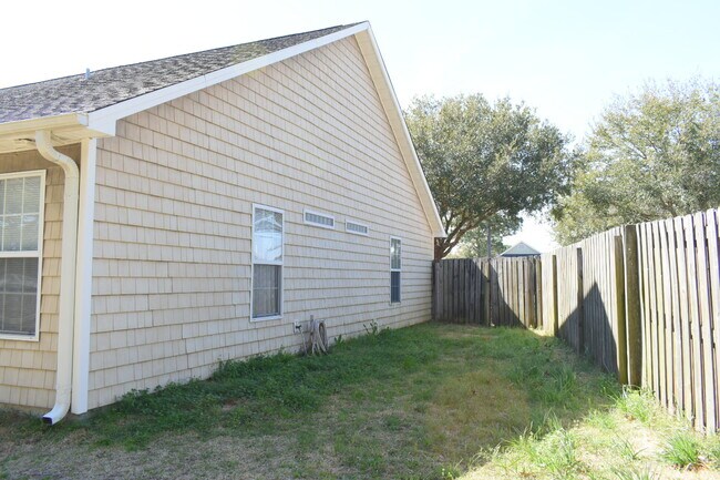 Building Photo - 1528 Wagon Ct