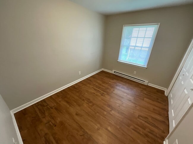 Building Photo - Charming Single Family Home - Convenient l...