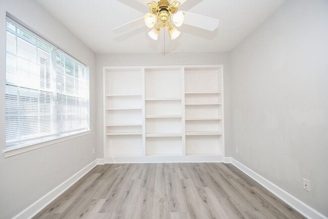 Building Photo - 1803 Red Bud Ln