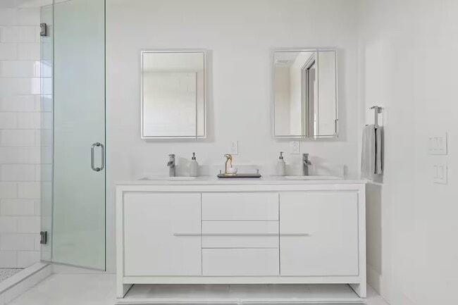 Building Photo - 2109 Barton Hills Dr