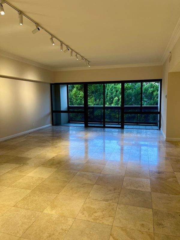 Building Photo - 10445 Wilshire Blvd