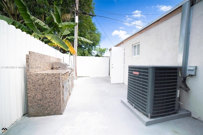 Building Photo - 12615 E Randall Park Dr