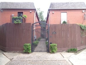 Building Photo - 2225 Mimosa Dr