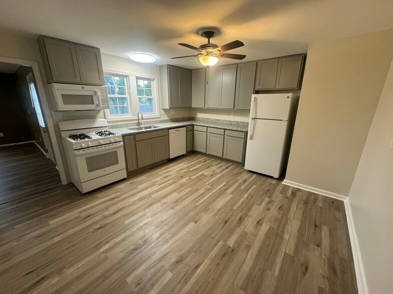 Building Photo - 96 N Halsey Rd