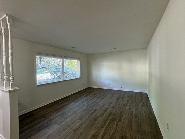 Building Photo - Beautiful ranch style home with 4 bedrooms...