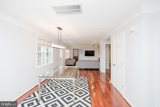 Building Photo - 2177 Chain Bridge Rd