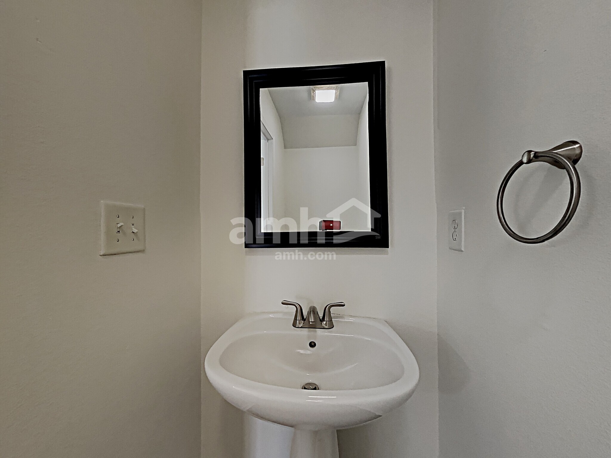 Building Photo - 8443 Redding Glen Ave