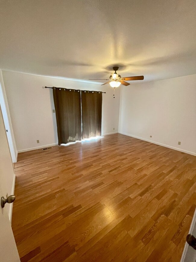 Building Photo - Gorgeous 3 bed 2 bath! (Please read entire ad before showing)