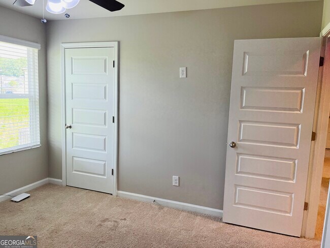 Building Photo - 19 White Spruce Wy